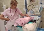 Новородено момиченце е изоставено на тротоар в Айтос