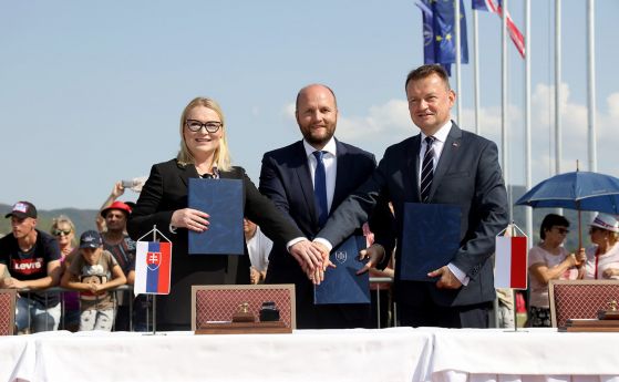Министрите на отбраната на Чехия, Полша и Словакия