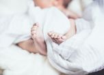 Родилен дом в Гърция погрешка дал на млада двойка чуждо бебе