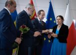 Желю Желев и Стефан Цанев с Медали на благодарността от Европейския център „Солидарност“ в Гданск