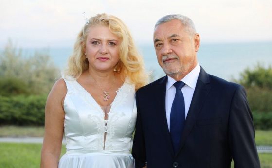 Младоженците Венера Тодорова и Валери Симеонов
