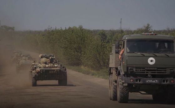ТАСС показа записи от военното министерство, според които Русия прехвърля сили и техника към Харковското направление
