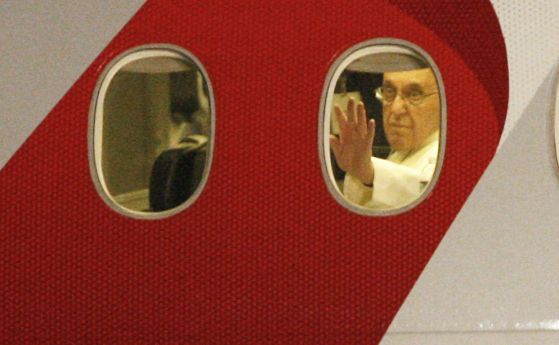 Папа Франциск ще изпрати куртоазни телеграми до лидерите на държавите, над които лети, Путин не е сред тях.