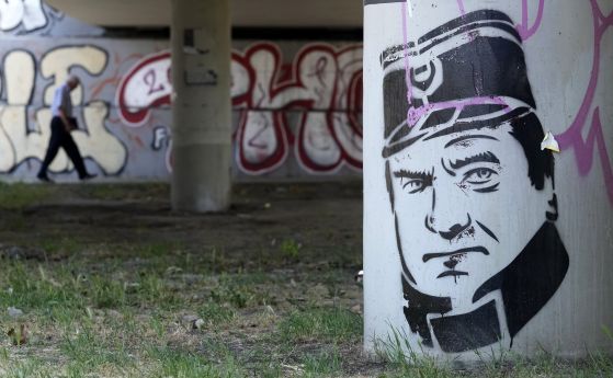 Военният престъпник Ратко Младич продължава да бъде национален герой за мнозина в Сърбия.