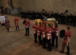 Британският парламент захлопна вратата пред китайската делегация за поклонението пред Елизабет II