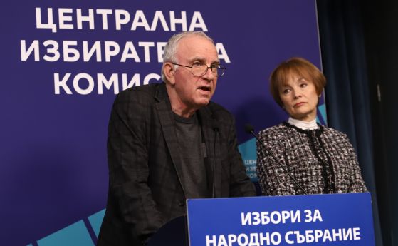 Говорителите на ЦИК Цветозар Томов и Росица Матева на пресконференцията за изборите на 2 октомври 2022 г.
