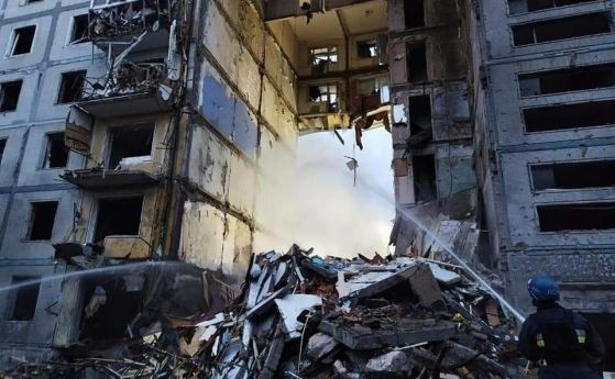 Най-големи щети са нанесени на жилищен блок в Запорожие в който са разрушени входове от 1 до 8 етаж.