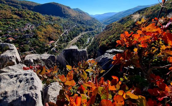 Пътеката Лакатнишки скали в Стара планина.