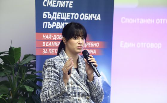 Евелина Славкова