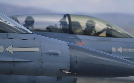 Два изтребителя F-16