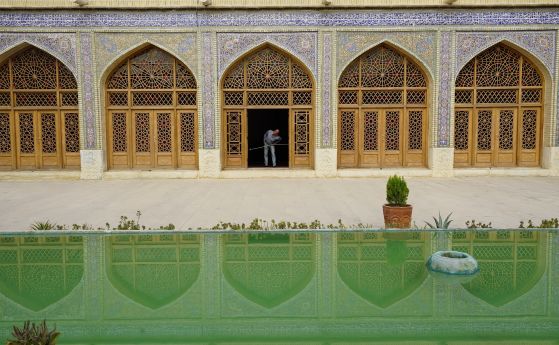 Розовата джамия Насир-ол-Молк в Шираз