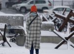Обилни снеговалежи заварват милиони украинци без електричество и отопление