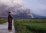 Вулканът Семеру изригна и покри 6 села с пепел, 2000 са евакуирани