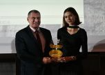 Добромир Карамаринов награди Ангелина Топич за  „Изгряваща звезда на Балканите“ за 2022 г