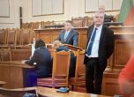Хаос в парламента: Депутатите от БСП излъчват незаконно закритото заседание за Украйна
