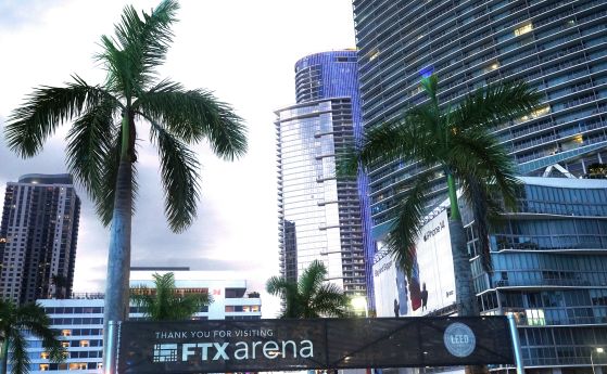 Надпис на FTX Arena в Маями