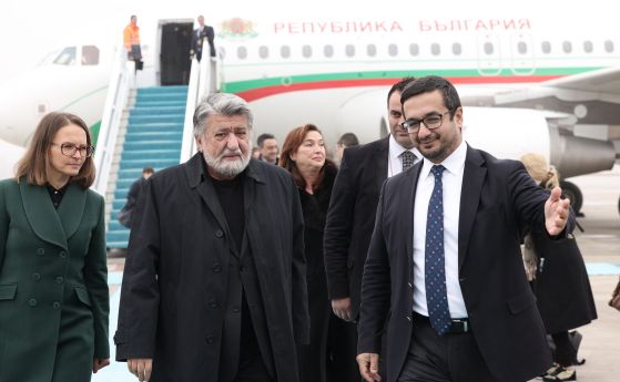 На летището в Анкара делегацията беше посрещната от българския посланик в Турция Ангел Чолаков