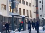 Маскирани атакуваха с каменоделски чукове посолството на Финландия в Москва