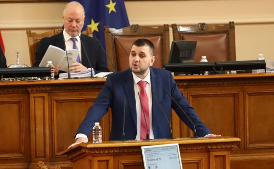 Йордан Иванов на парламентарната трибуна