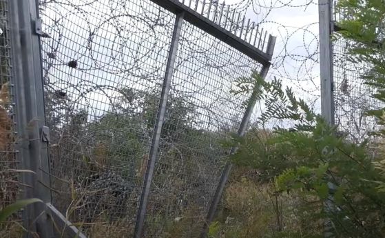 Оградата по границата 