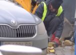 Пак видео с работник, който чупи жълто паве: Фандъкова ще глоби фирмата с 200 000 лева, ако се потвърди