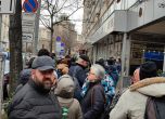 Директорът уволнил Морфов, ''за да спаси театъра''. 200 души протестират пред МК
