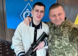 Залужни награди с автомат M4 легендарния ефрейтор Зубарьов, отблъснал руския противник в близък бой