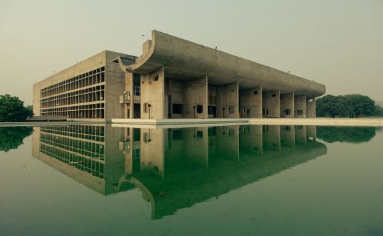 Емблематична модернистична постройка в Чандигарх