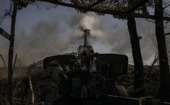 Украински военни на фронтова линия в Донецка област