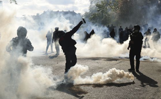 Протест срещу пенсионната реформа във Франция в Деня на труда.