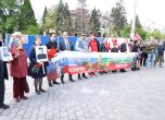 Националисти и путинисти се обиждаха пред МОЧА в София