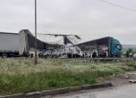 Турски камион се обърна на магистрала ''Тракия''