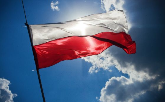 Полският флаг