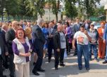 Депутатите от ГЕРБ се събраха пред СГП: Няма да се огънем (видео, снимки)