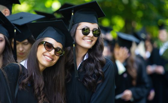 Дипломиране на студентите от випуск 2023 на Американския университет