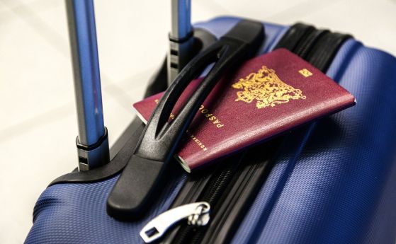 Паспорт и куфар