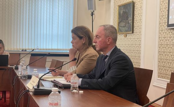 Зам.-министрите на енергетиката Красимир Ненов и Ива Петрова