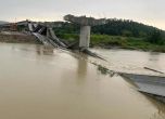 Буря срути новостроящ се мост в Северна Румъния
