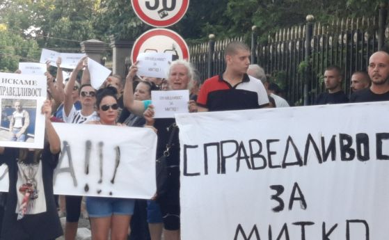 Протест на жителите на Цалапица с искане за справедливо наказание след убийството на Димитър Малинов.