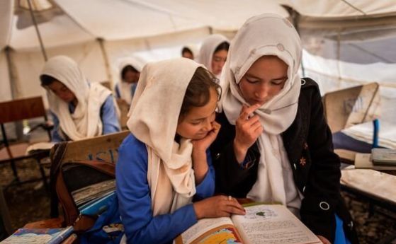 Ученици в Афганистан 