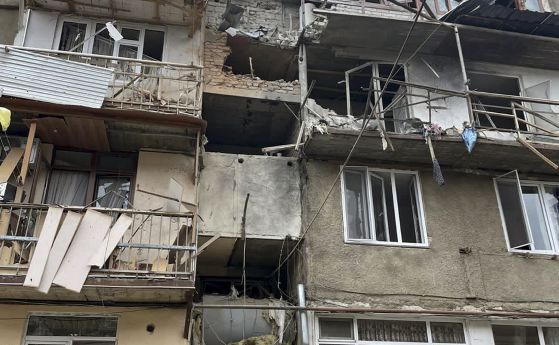 Ударен по време на последната военна операция на Азербайджан жилищен блок в Нагорни Карабах.