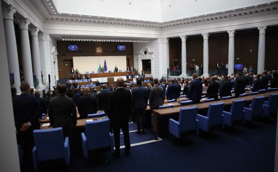 Депутатите се заклеват в началото на новата парламентарна сесия