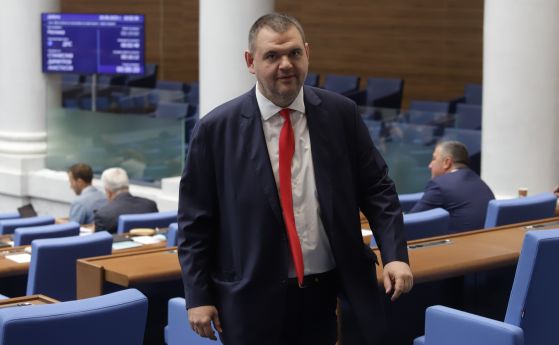 Делян Пеевски в парламента