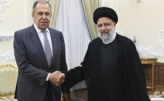 Руският външен министър Сергей Лавров и иранският президент Ибрахим Раиси.