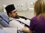 Свещеници даряват кръв във ВМА
