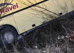 Автобус с 16 деца катастрофира в Габровско, шофьорът е починал (обновена)