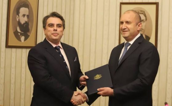 Асен Василев и Румен Радев в Президенството