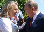 Бившата австрийска министърка Карин Кнайсл, която се премести в Русия: Путин е джентълмен като от 'Гордост и предразсъдъци'