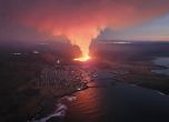 Лава от изригнал вулкан в Исландия достигна град Гриндавик и подпали къщи