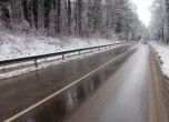 Почти 340 машини се борят със снега, катастрофа спря движението на пътя Плевен-Русе